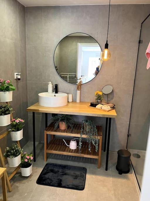 Luxury Artistic Digital Nomad Getaway W/ Terrace Apartment ลิสบอน ภายนอก รูปภาพ
