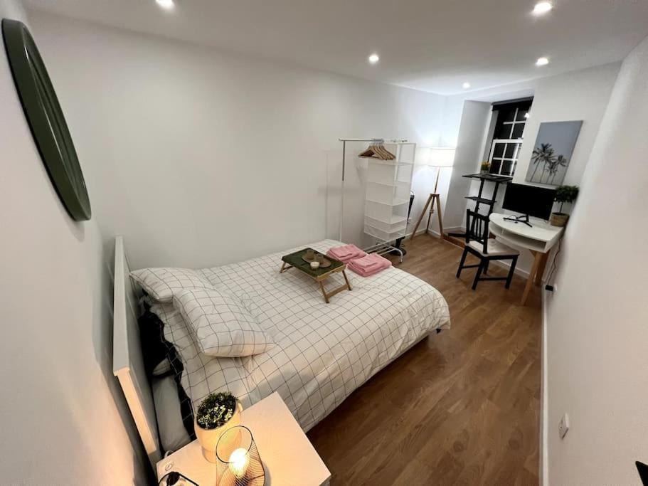 Luxury Artistic Digital Nomad Getaway W/ Terrace Apartment ลิสบอน ภายนอก รูปภาพ