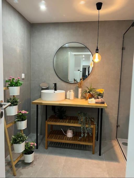 Luxury Artistic Digital Nomad Getaway W/ Terrace Apartment ลิสบอน ภายนอก รูปภาพ