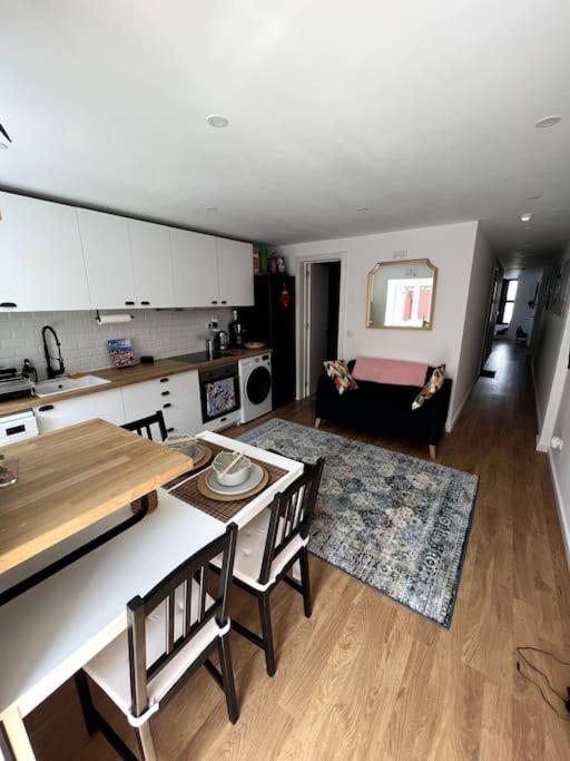 Luxury Artistic Digital Nomad Getaway W/ Terrace Apartment ลิสบอน ภายนอก รูปภาพ